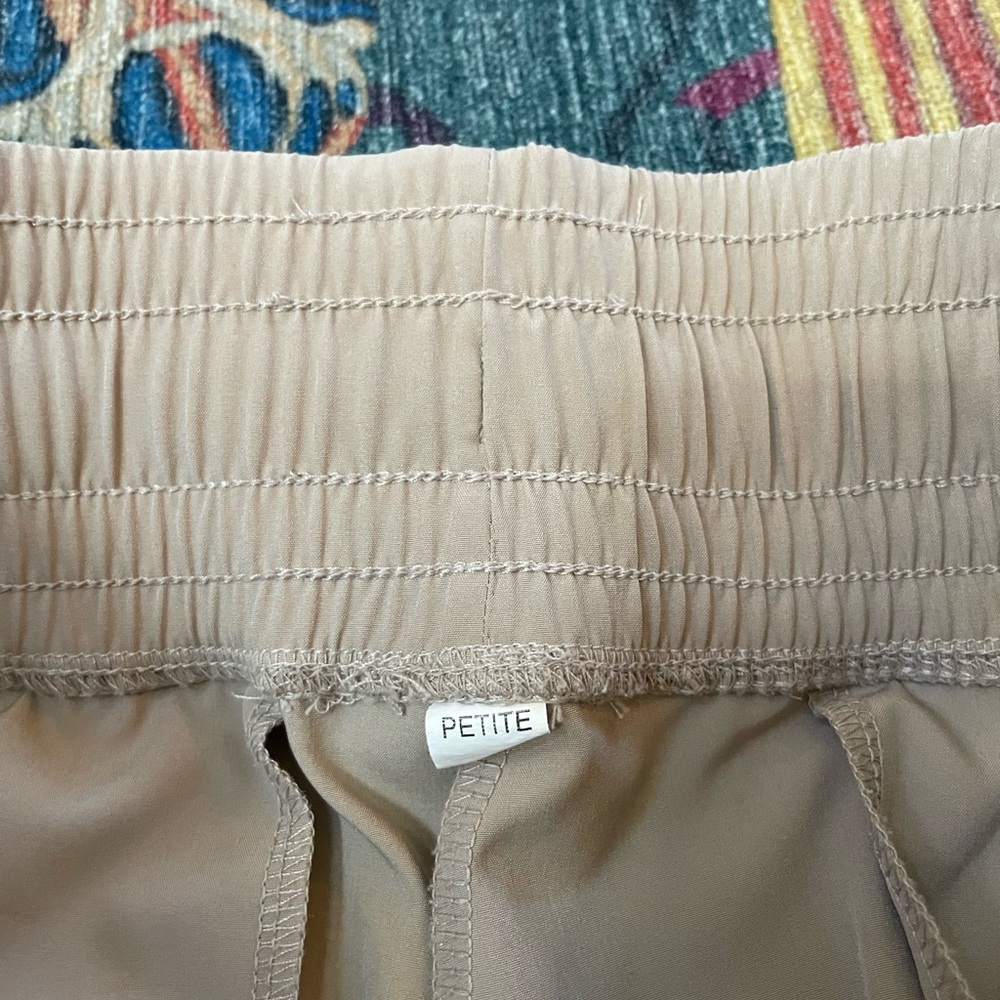 Albion Beige Wide-Leg Elastic Waist Pants with White Crop Top - Picture 5 of 7